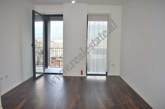 One bedroom apartment for rent in Kongresi i Manastirit street in Tirana.
It is located on the 5th 